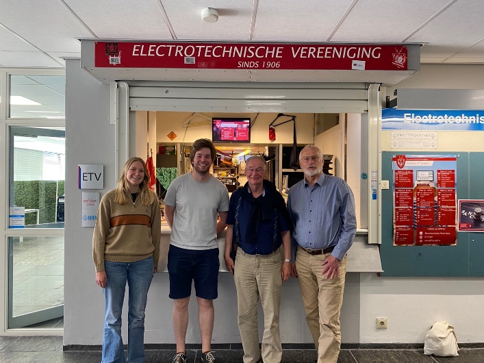Op bezoek bij de ETV Matthijs Spijker (president ETV) Lisanne Bax (potentieel president ETV Evert-Jan Bouvy (KIVI Elektrotechniek, liaison officer voor ETV) Henk Baart (bestuurslid KIVI Elektrotechniek)