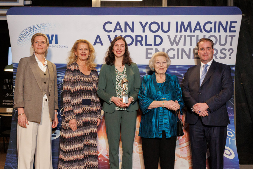 Uitreiking Prins Friso Ingenieursprijs 2025 - v.l.n.r. Jacolien Eijer - de Jong, Prinses Mabel, Meike Nauta, Prinses Beatrix en Pascal van der Molen.