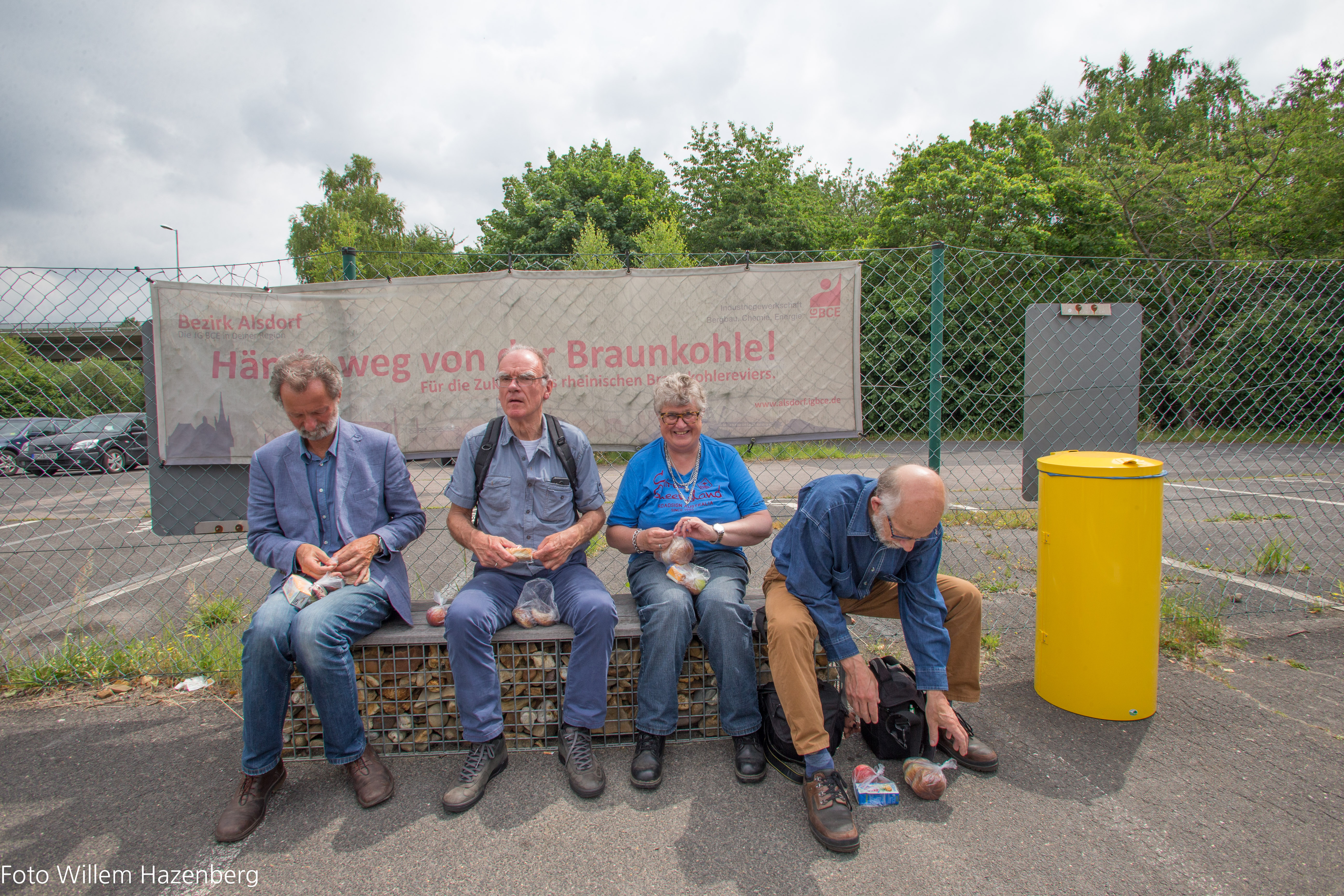 Genieten van de zon en het lunchpakket