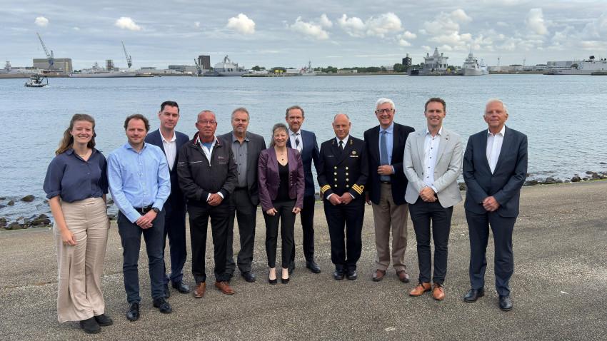 Groepsfoto bestuur KIVI afdeling Defensie en Veiligheid
