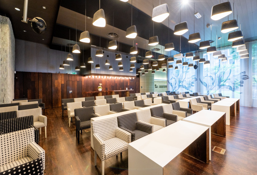 Grote zaal uitzicht vanaf podium